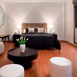 https://inmalaga-plaza-de-las-flores-with-terrace-2.hotelsinnerja.org